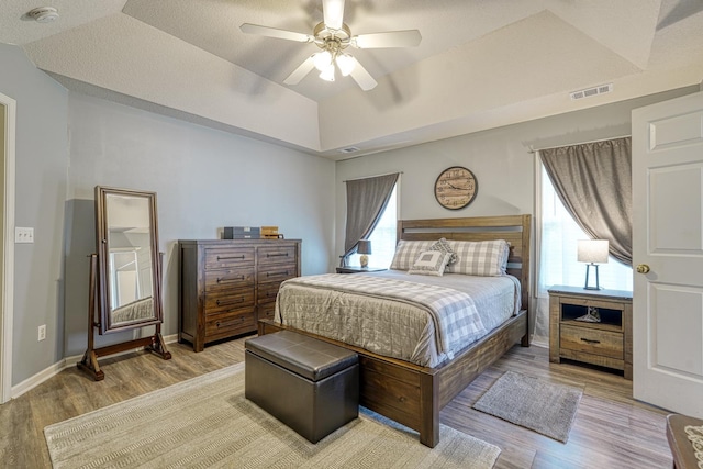 316 Crestview Ln, Spartanburg, SC 29301 - bedroom with wood finished floors and a ceiling fan