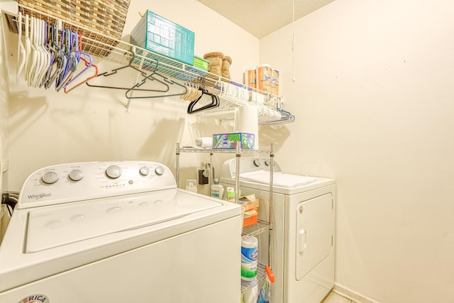 316 Crestview Ln, Spartanburg, SC 29301 - laundry room with separate washer and dryer and baseboards