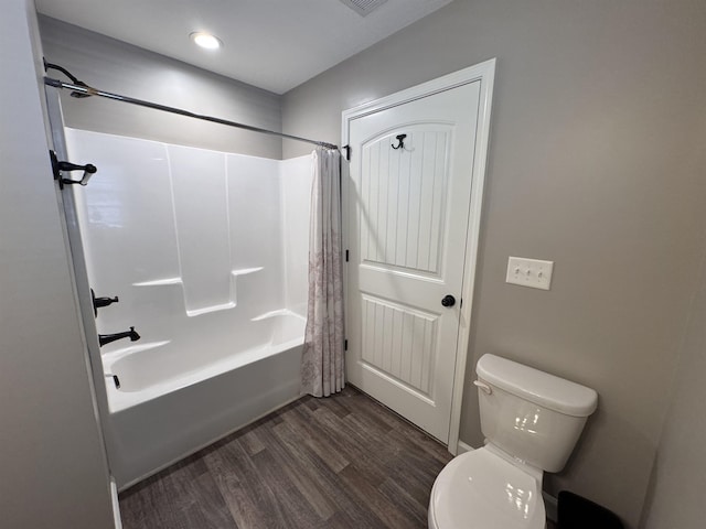313 Trail Crossing Ln, Inmann, SC 29349 - bathroom featuring wood finished floors, shower / tub combo, and recessed lighting