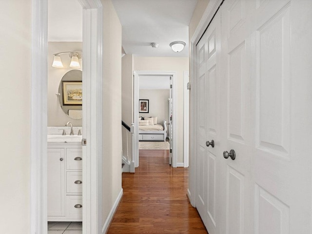 135 N Fairview Ave, Spartanburg, SC 29302 - hall featuring wood finished floors and baseboards