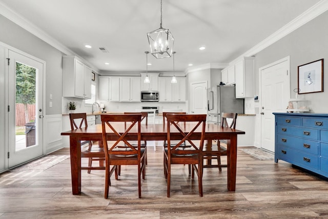 332 Heritage Point Dr, Simpsonville, SC 29681 - dining area with a chandelier, wood finished floors, ornamental molding, and recessed lighting