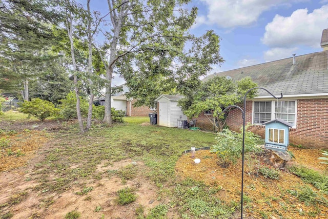 360 W Pointe Dr, Spartanburg, SC 29301 - view of grassy yard featuring a storage unit