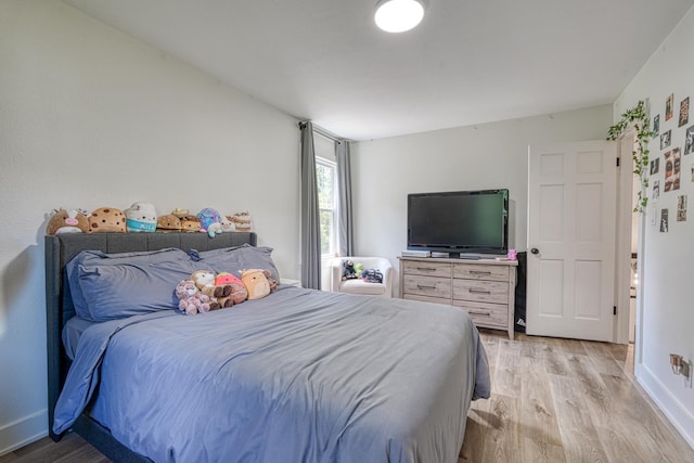 236 Heathwood Dr, Spartanburg, SC 29307 - bedroom featuring wood finished floors and baseboards