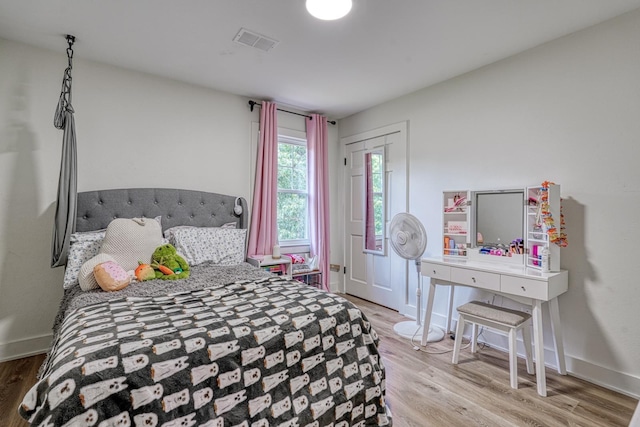 236 Heathwood Dr, Spartanburg, SC 29307 - bedroom featuring wood finished floors and baseboards