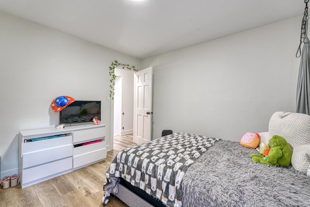 236 Heathwood Dr, Spartanburg, SC 29307 - bedroom featuring wood finished floors and baseboards