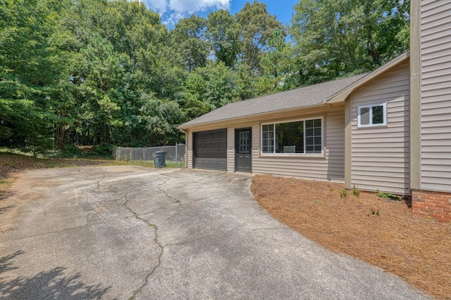 236 Heathwood Dr, Spartanburg, SC 29307 - garage with driveway