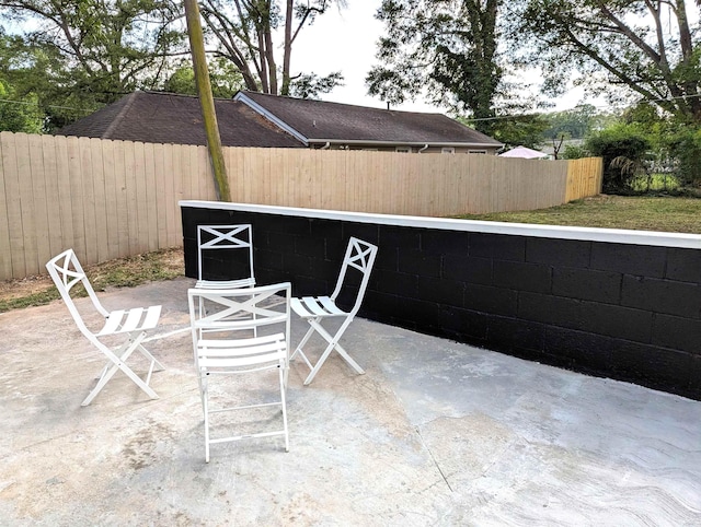 2115 Oakhurst Cir, Spartanburg, SC 29302 - fenced backyard with a patio