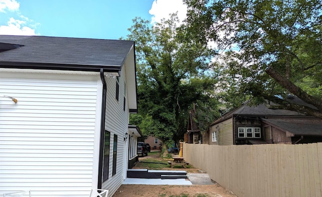 2115 Oakhurst Cir, Spartanburg, SC 29302 - view of side of home featuring a shingled roof