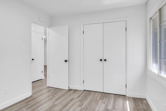 339 Crestview Dr, Spartanburg, SC 29306 - unfurnished bedroom featuring light wood-style floors and a closet