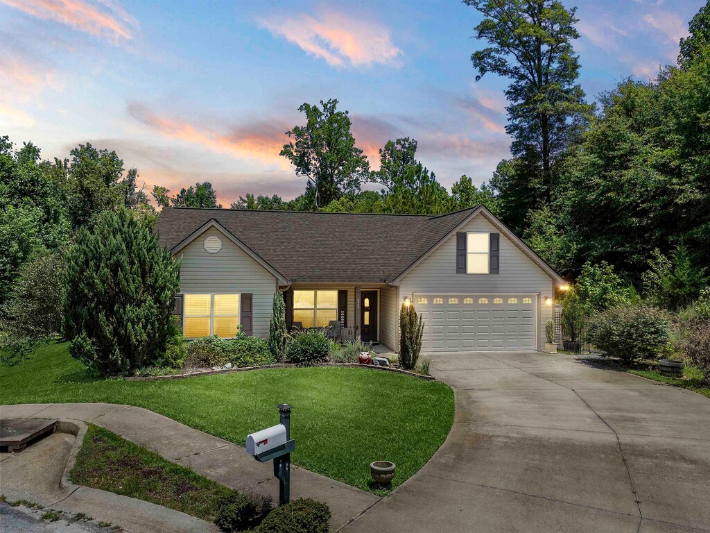 672 Chastine Dr, Spartanburg, SC 29301 - photo 1