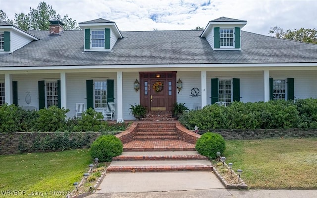 view of front of property with a front yard