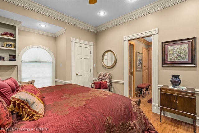 bedroom featuring ceiling fan, crown molding, and light hardwood / wood-style flooring