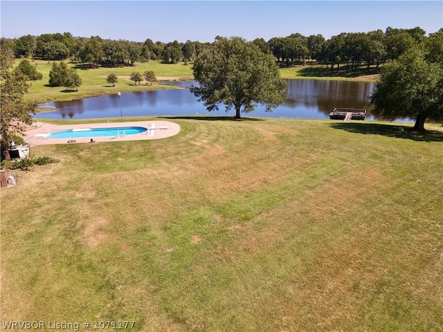 view of yard featuring a water view