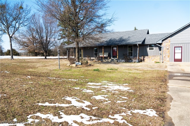 view of front of house with a porch, a garage, and a front yard