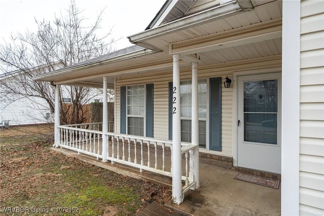 entrance to property featuring covered porch