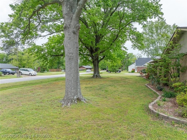 8611 Royal Ridge Dr, Fort Smith, AR 72903 - view of grassy yard