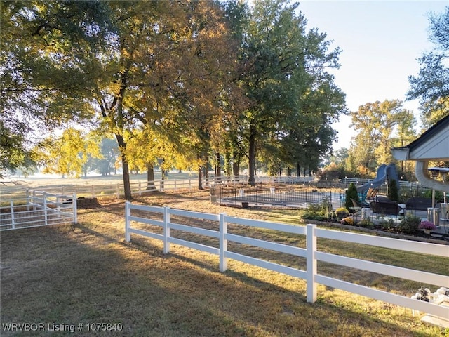 view of yard featuring a rural view