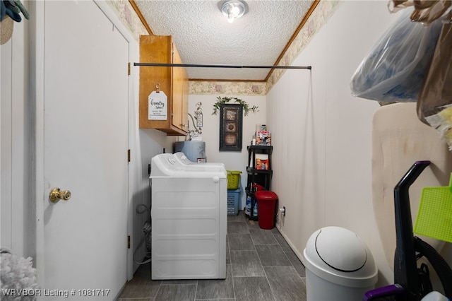 406 Hamilton St, Poteau, OK 74953 - bathroom featuring a textured ceiling and toilet