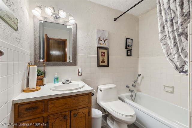406 Hamilton St, Poteau, OK 74953 - bathroom with tile walls, vanity, wainscoting, and a textured ceiling