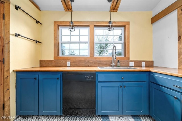 kitchen featuring blue cabinetry, dishwasher, sink, and hanging light fixtures