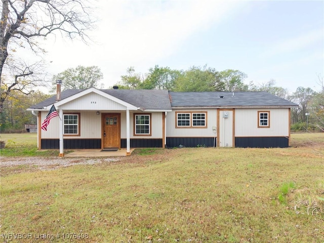 view of front of house featuring a front yard and covered porch