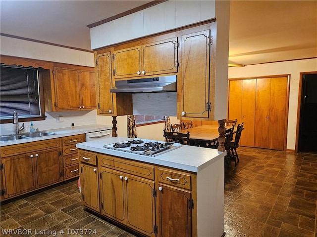 kitchen featuring white gas stovetop, sink, and a kitchen island