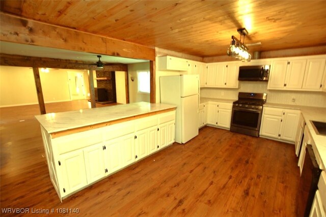 98926 S 4610th Rd, Marble City, OK 74945 - kitchen featuring stainless steel appliances, dark wood-type flooring, light countertops, white cabinets, and ceiling fan