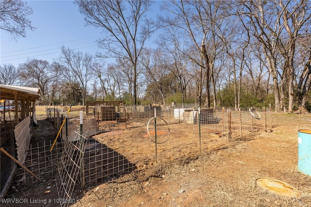 view of yard with an outdoor structure