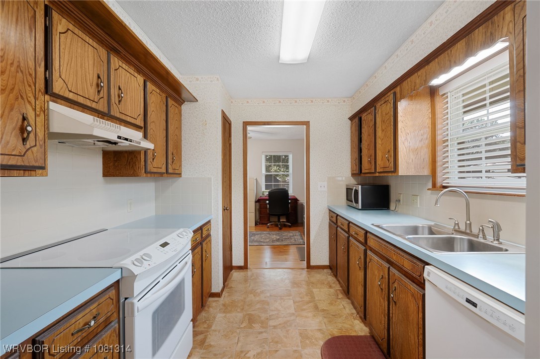 102 Dogwood Ave, Poteau, OK 74953 - photo 9