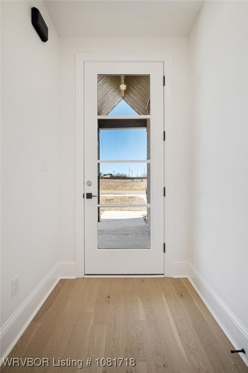 7627 Woodbine Ln, Fort Smith, AR 72916 - entryway featuring baseboards and wood finished floors