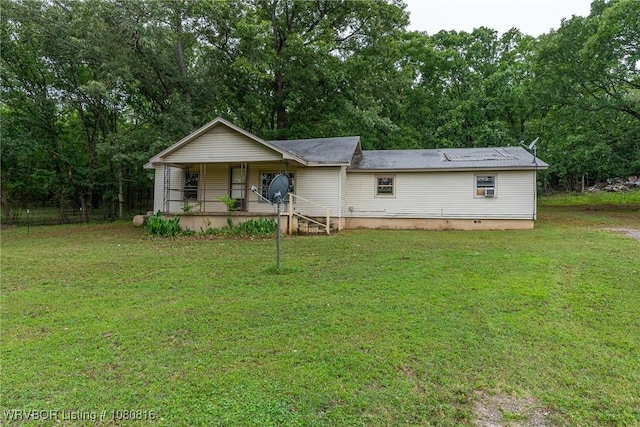 view of front of property featuring a porch and a front lawn