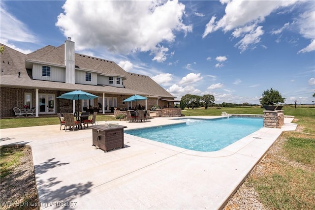 4504 Ridge Rd, Alma, AR 72921 - swimming pool featuring a patio area, outdoor dining area, and a lawn