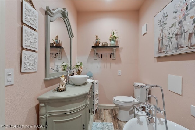 4504 Ridge Rd, Alma, AR 72921 - bathroom featuring vanity, wood finished floors, and a tub