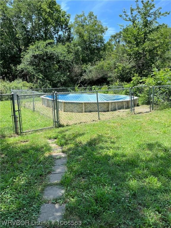 view of swimming pool featuring a lawn