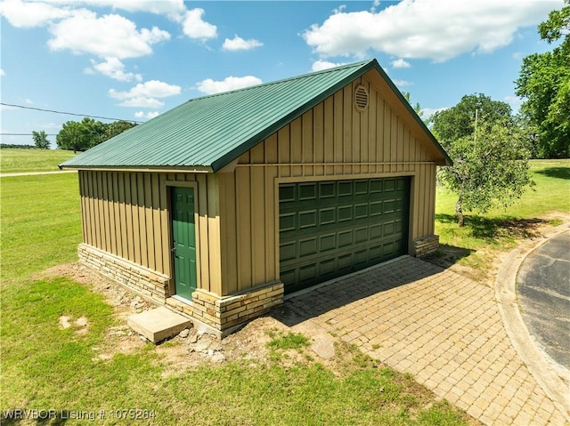 view of detached garage