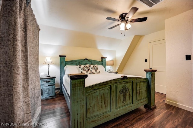 bedroom with dark wood-type flooring, a ceiling fan, visible vents, and baseboards