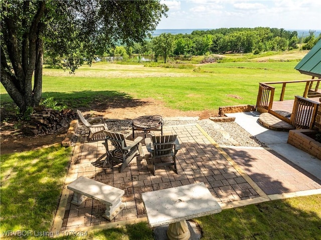 view of patio with an outdoor fire pit