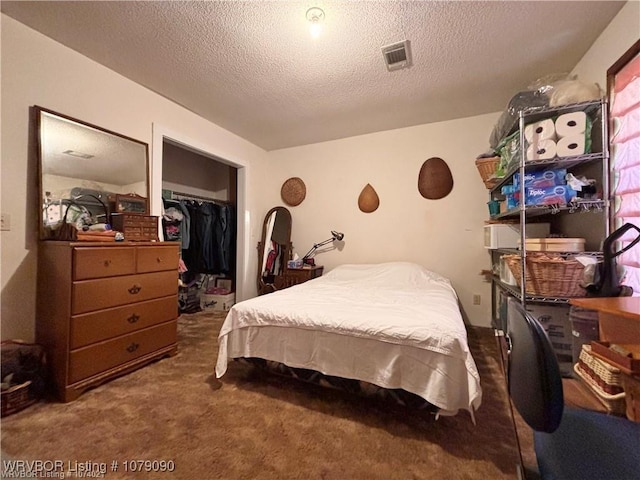 5525 Slaytonville Rd, Hackett, AR 72937 - bedroom featuring a closet, visible vents, a textured ceiling, and carpet flooring