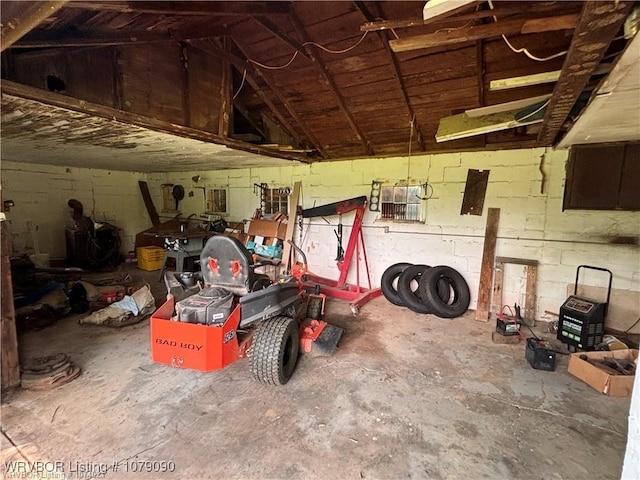 5525 Slaytonville Rd, Hackett, AR 72937 - garage featuring concrete block wall
