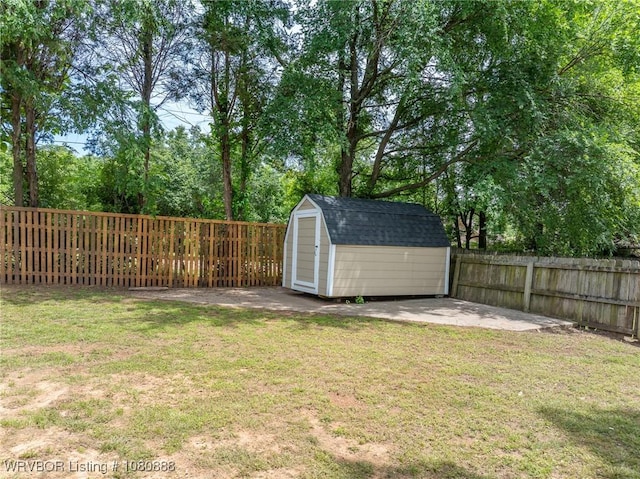 view of yard with a storage shed, an outdoor structure, and a patio area