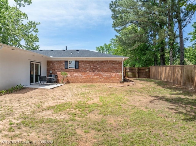 view of yard with a patio area