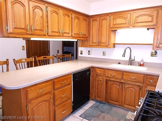 kitchen with sink, a breakfast bar area, kitchen peninsula, and dishwasher