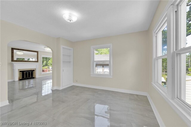 2105 S R St, Fort Smith, AR 72901 - living area with plenty of natural light and baseboards