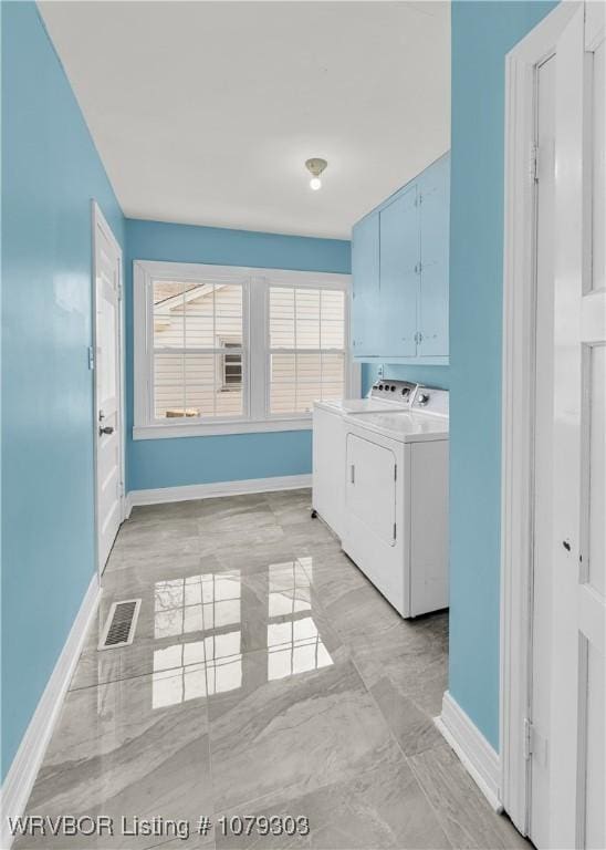 washroom featuring cabinet space, visible vents, independent washer and dryer, and baseboards