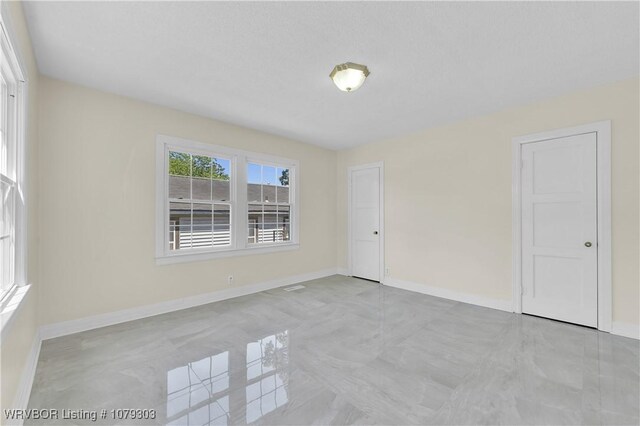 2105 S R St, Fort Smith, AR 72901 - washroom featuring cabinet space, visible vents, independent washer and dryer, and baseboards