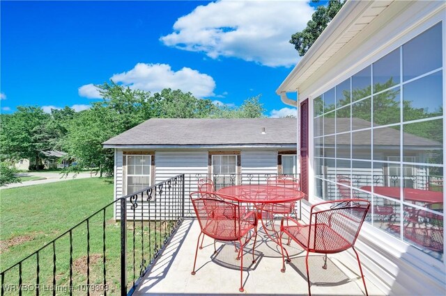 2105 S R St, Fort Smith, AR 72901 - unfurnished living room featuring arched walkways, built in shelves, a textured ceiling, and baseboards