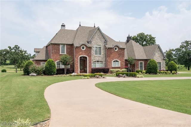 view of front facade with a front lawn