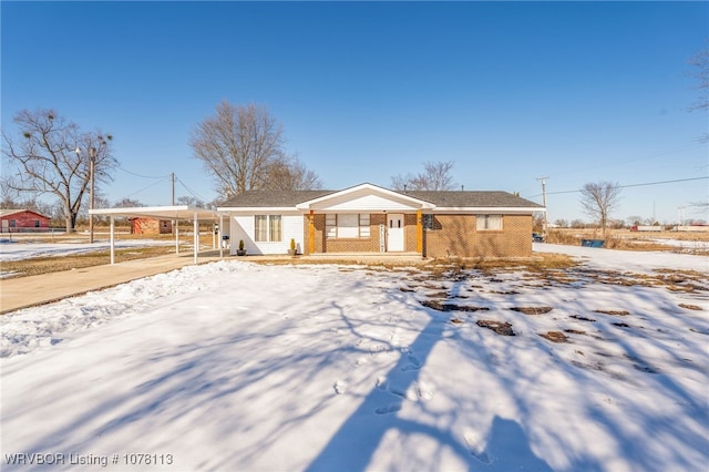 view of front of property featuring a carport