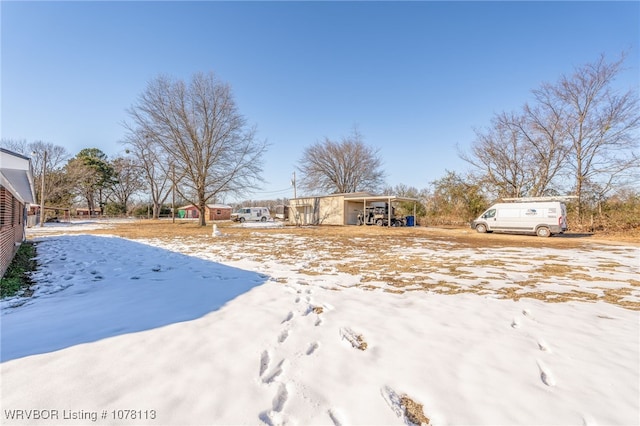 view of yard layered in snow