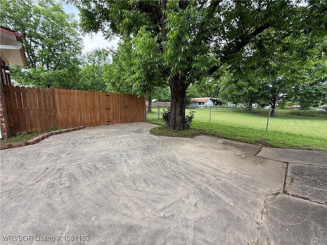 1304 S Elm St, Paris, AR 72855 - view of patio / terrace with a gate